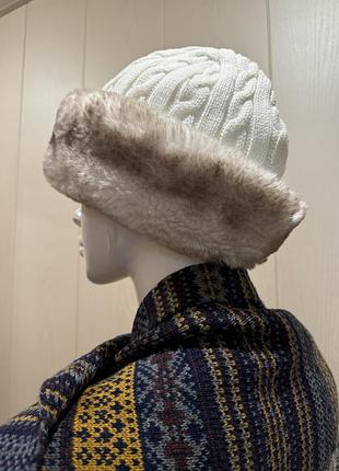 Шапка в наявності 24.