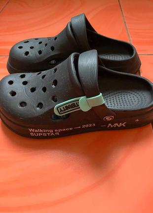 Крокси crocs чорні на товстій підошві