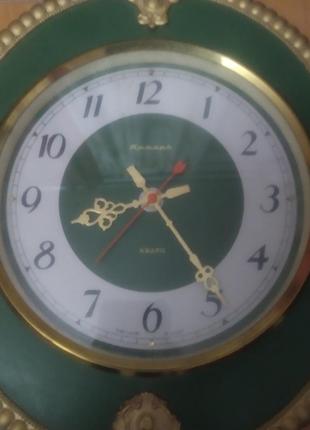 Стильные настенные часы янтарь