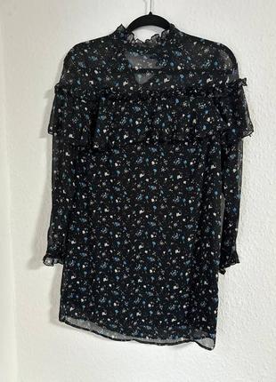 Очень красивое платье с длинным рукавом