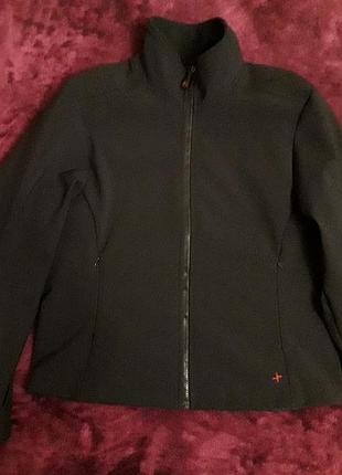 Куртка влагоотталкивающая на флисе.