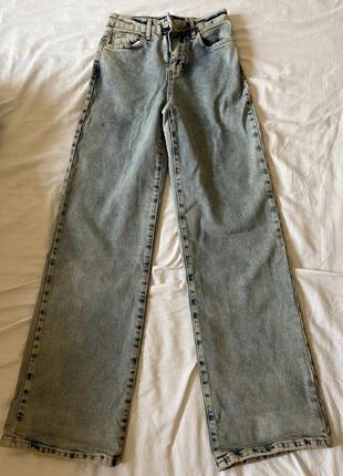 Джинсы широкие