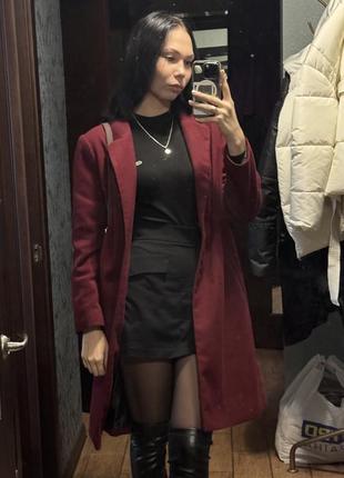 Бордове пальто