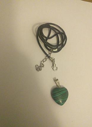 Кулон малахит + ремешок, форма сердце