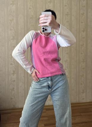 Яскравий светр