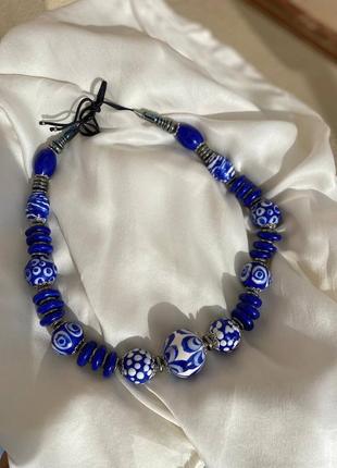 Сине ожерелье ручной работы с орнаментом