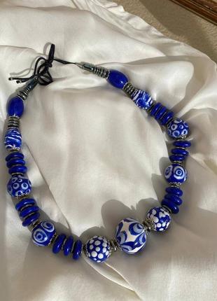Сине ожерелье ручной работы с орнаментом