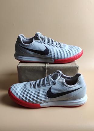 Футзалки найк nike.
размер 38 длина стельки 24 см.