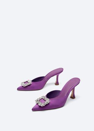Туфлі мюлі з брошкою на підборах туфли с камнями uterque