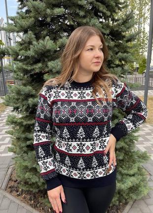 Новорічний шерстяний светр зі сніжинками і ялинками