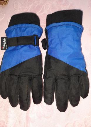 Перчатки зимние tu thinsulate на мальчика до 8 лет.