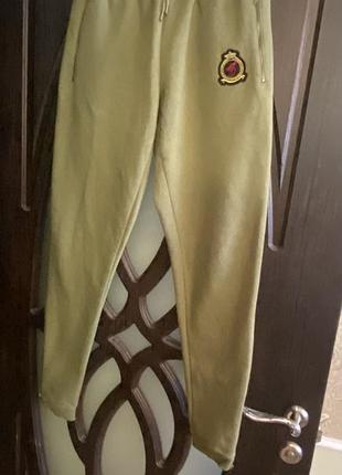 Классные базовые, байковые, брюки, в зеленом, цвете от дорогого бренда: benjart word