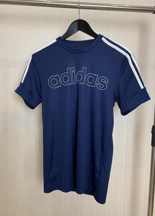 Спортивная мужская футболка adidas