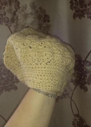 Берет теплый красивого молочного цвета