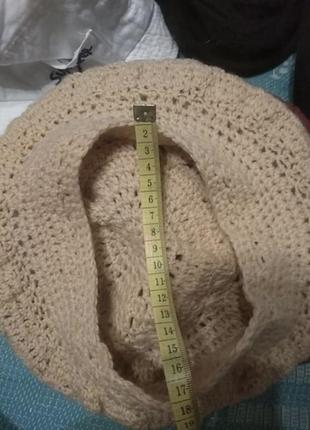 Берет теплый красивого молочного цвета