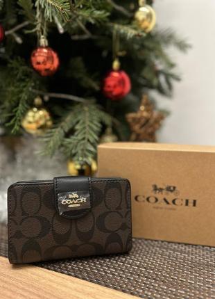 Кошелек coach medium corner zip wallet натуральная кожа