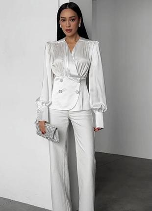 Сатиновая рубашка с длинными рукавами с манжетами на пуговице