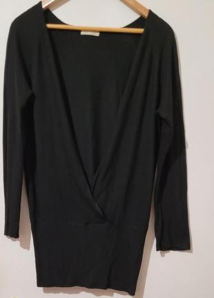 Подовжений чорний тонкий светр із дуже глибоким вирізом на запах kookai розмір s