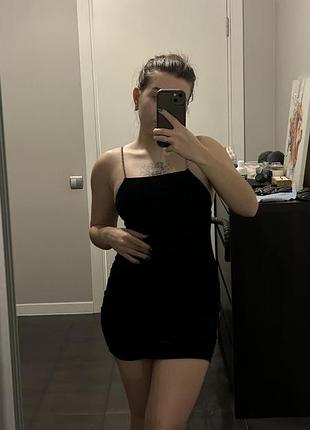 Бархатна новорічна сукня зі стразами