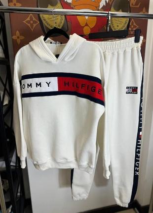 Женский костюм tommy hilfiger