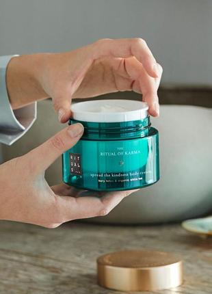 Скраб для тіла rituals the ritual of karma body scrub