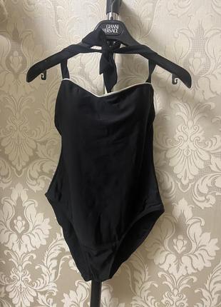 Черный слитный купальник
