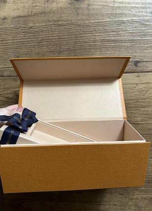 Подарочная коробка louis vuitton на магните с новогодним бантиком внутри