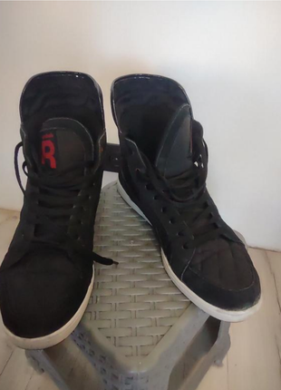 Легкі кросівки reebok , по стільці 30
