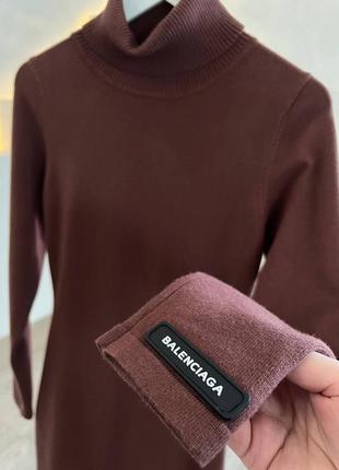 Платье под balenciaga трикотажное длинное коричневое под горло с разрезом по ноге3 фото
