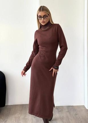 Платье под balenciaga трикотажное длинное коричневое под горло с разрезом по ноге