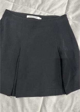 Чорна спідничка