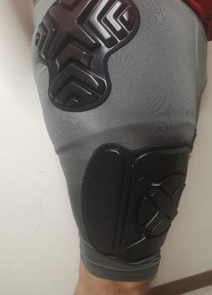 Захисні шорти для гірськолижників