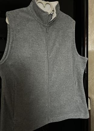 Флисовая жилетка