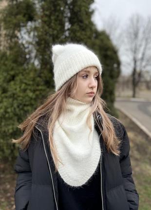Шапка и манишка комплект, ангоровая вязаная женская шапка и шарф снуд, ручная работа