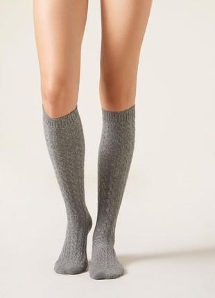 Высокие вязаные кашемировые гольфы calzedonia серый цвет