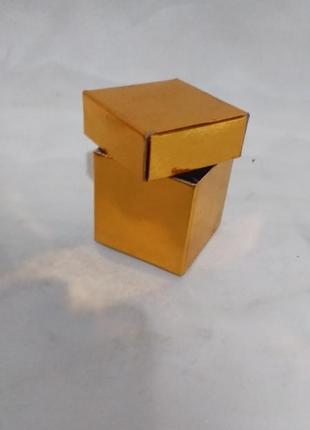 Коробка подарункова, картонна, золотого кольору розміром 5/5/5 див.3 фото