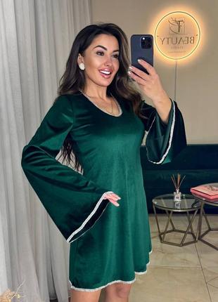 Жіноча сукня з оксамиту
