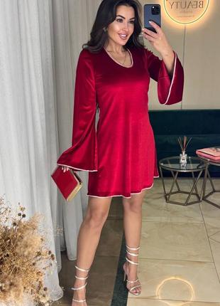 Жіноча сукня з оксамиту