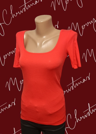 Базовая коралловая футболка в рубчик