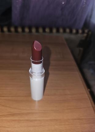 Помада от avon в оттенке lucky kiss