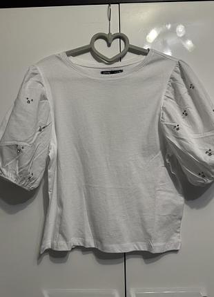 Белая футболка рукавом фонарик