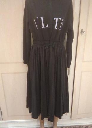 Креативна трикотажна сукня класу люкс від vltn valentino.