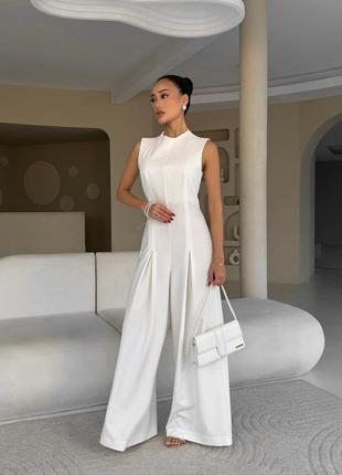 Елегантний комбінезон з легкої костюмної тканини