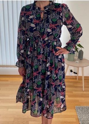 Трендовое миди платье с цветочным принтом, м