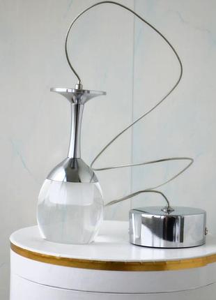 Стельовий світильник у формі келиха