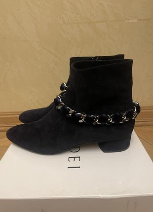 Чоботи casadei. оригінал