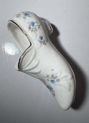 Фарфорова туфелька