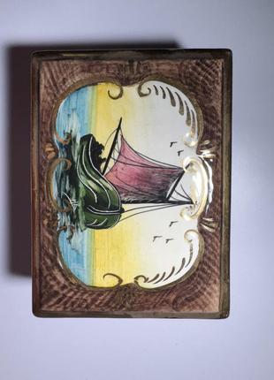 Порцелянова шкатулка