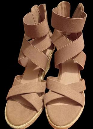 Босоножки на танкетці нові розмір 37