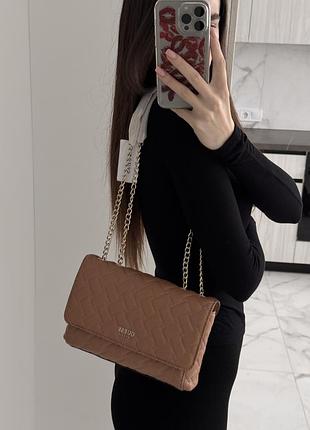 Бежева сумочка guess оригінал
